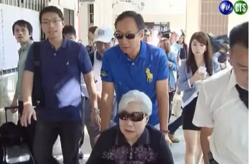 百善孝為先!郭臺銘身價2600億不忘母親養育之恩,囑託下屬媽媽想要的一律少報一個0全買下:希望她能活到100歲