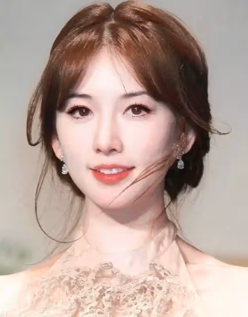 47歲林志玲曬童年泡茶照!粉色裙子顯「小臉」更加精緻,動作優雅十分老練,網友:志玲姐姐從小美到大