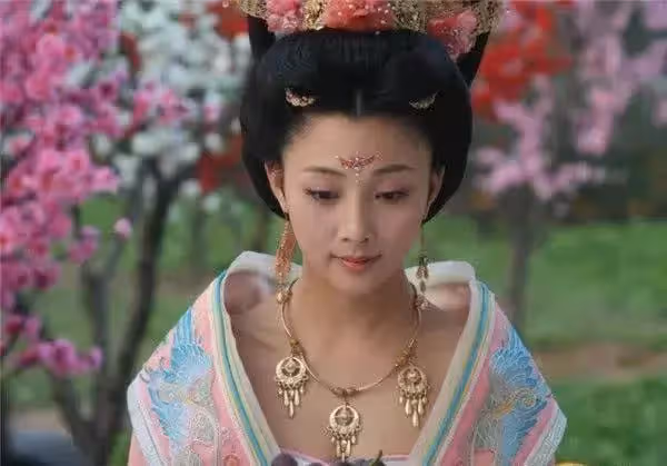 女星扮楊貴妃:吳謹言太瘦,張榕容驚艷,看到她:簡直「神還原」