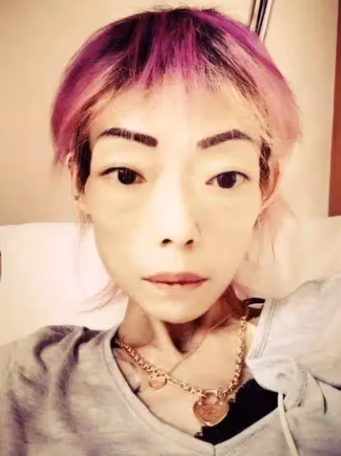 結婚8年瘦到22kg,被掃地出門的伍智恆,嫁入豪門後到底經歷了什麼,網感歎:闊太難當,你要自強!