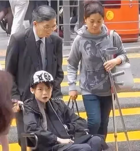 結婚8年瘦到22kg,被掃地出門的伍智恆,嫁入豪門後到底經歷了什麼,網感歎:闊太難當,你要自強!