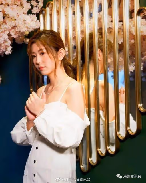 TVB上位小花戀情曝光！男友竟是前天堂鳥歌手