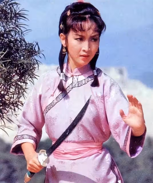 黃金配角陳百祥！曾破產4次丟上億家產「當紅古典美人妻」始終相伴不離，恩愛生活41年