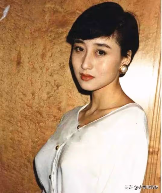 讓66歲賭王一見鍾情，李連杰拋妻棄女送20億財產，60歲近照曝光：她究竟有多美？