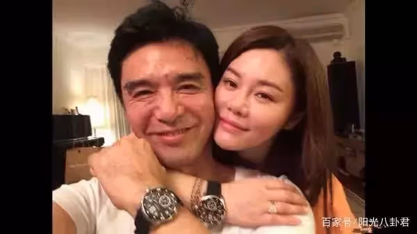 鍾鎮濤4個兒女曝光,前妻生的兩個顏值差別大,兒子比68歲爸還老~