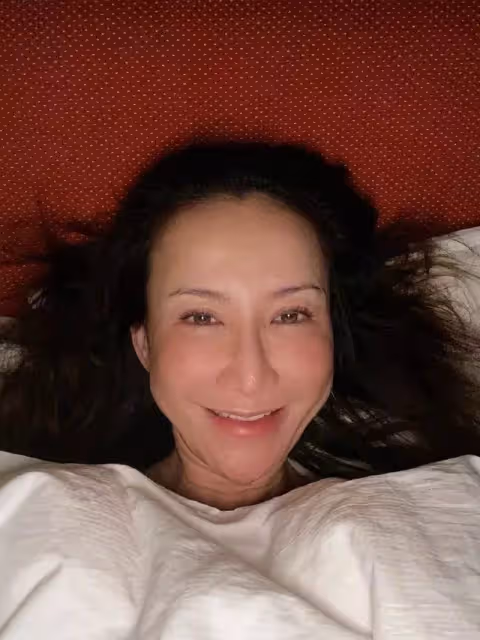 人靠衣裝!47歲「李玟」大變樣,穿緊身褲還配雙馬尾辮,47歲嫩成17歲,網友:差點認不出來