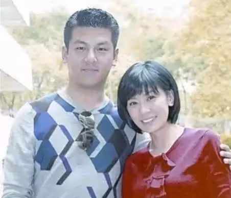 「我兒子上億家產沒人繼承了!」辜負了前妻賈靜雯,富豪前夫結婚6年未生育,卻仍被寵成寶,賈靜雯差在哪裡