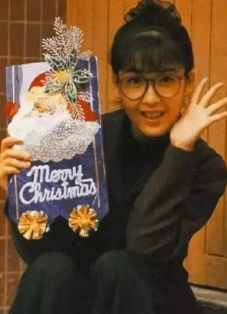 「性感玉女」周慧敏:嫁給富二代後,11年被戴「8次」綠帽仍不分開,她到底為什麼屢次選擇原諒?