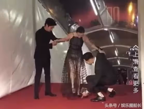 劉嘉玲意外踩到裙子,看阮經天是怎麼做的!劉嘉玲穿鏤空裙走紅毯,網友:沒第二個人敢穿