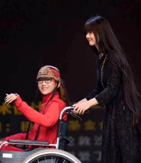 楊麗萍透露小彩旗近況 在莎士比亞戲劇學院學導演 楊麗萍透露小彩旗近況到底是什麼情況?