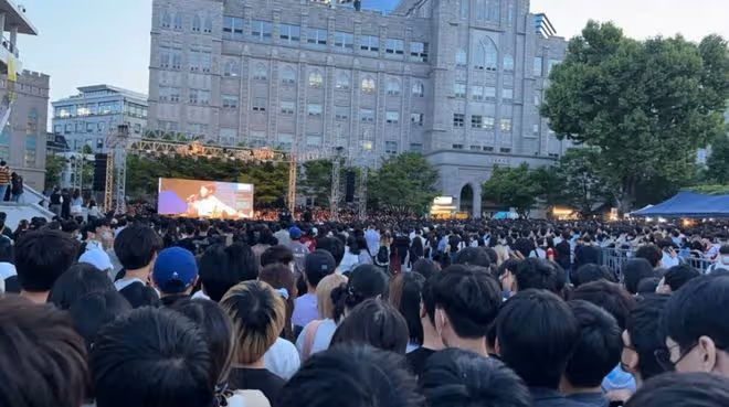 全網除了我,都在韓國大學看校慶