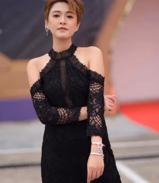 多次被嘲「時裝車禍」！TVB上位小花衣著品味遭網友吐槽：像大媽