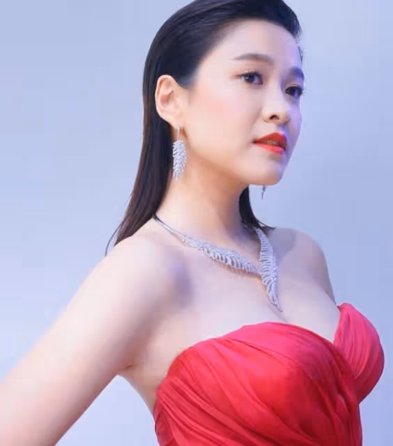 多次被嘲「時裝車禍」！TVB上位小花衣著品味遭網友吐槽：像大媽