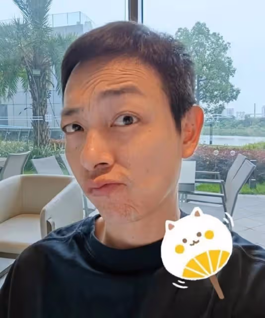 賣力!知名愛國港星果欄現場直播帶貨,網友調侃其轉型當水果大王