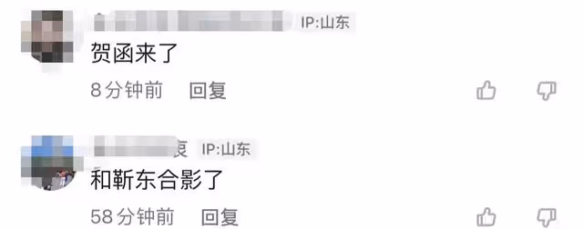 靳東回老家被偶遇，與老鄉拍照並簽名，身後多位人員跟隨走路霸氣