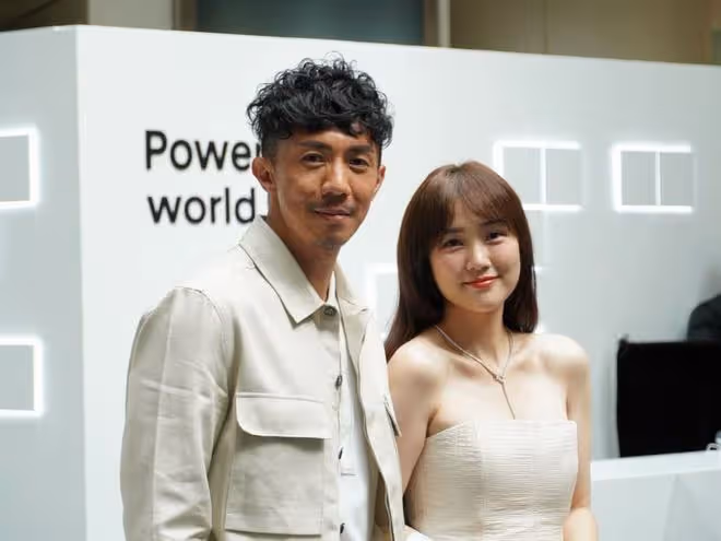 張繼聰夫婦同台撈金，45歲謝安琪仙氣飄飄，膚色形成鮮明對比