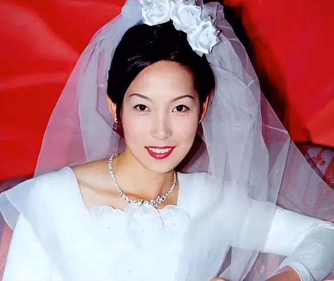 鄭裕玲曬聚會照為吳美珩慶生,對方嫁百億富豪,兒女雙全太幸福