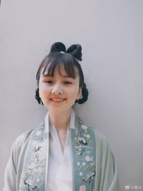 私密照曝光後,41歲未婚未育的她再次震撼全網!拒當「中國最美漫畫家」,拉黑顏值粉,卻被央視力捧:她怎麼還是童顏?