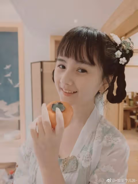私密照曝光後,41歲未婚未育的她再次震撼全網!拒當「中國最美漫畫家」,拉黑顏值粉,卻被央視力捧:她怎麼還是童顏?