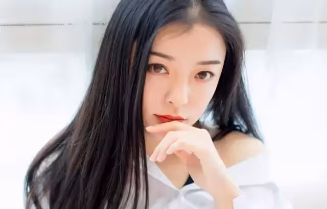 妻子8次出軌自以為瞞得天衣無縫,決定回頭時,丈夫給她當頭一棒