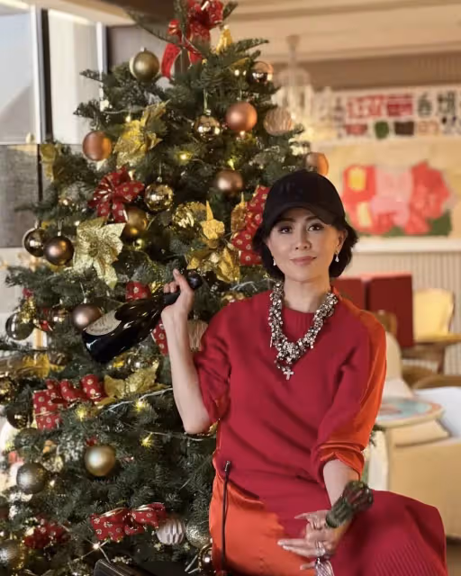 劉嘉玲被曝將出售上海三層復式豪宅，叫價1.8億，花園都近萬呎還有私人空中泳池