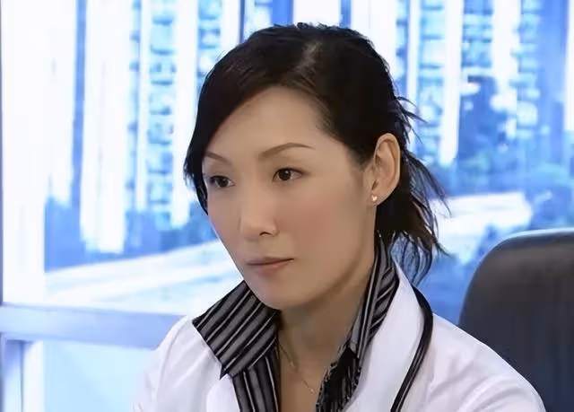 香港知名女星罕見現身!狀態凍齡氣質佳,嫁入豪門拒絕復出拍戲