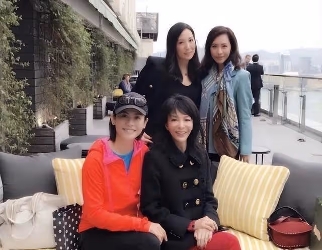 香港知名女星罕見現身!狀態凍齡氣質佳,嫁入豪門拒絕復出拍戲