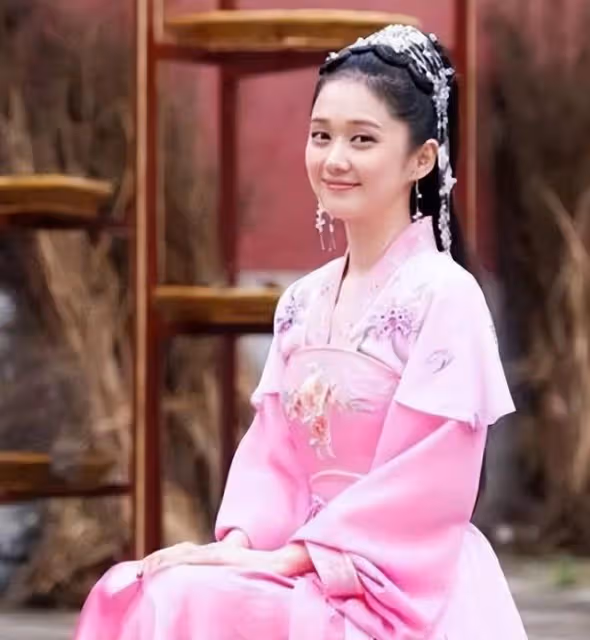 41歲張娜拉宣布結婚，老公是小自己6歲的圈外人士！