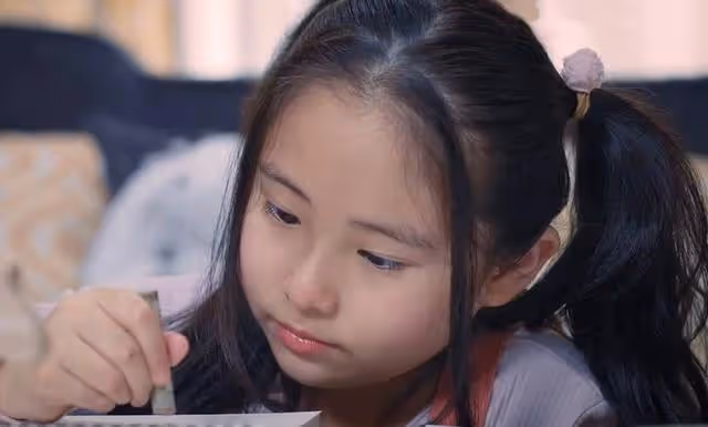 香港知名女星10歲女兒宣布出道!五官精緻演技獲贊,顏值不輸媽媽