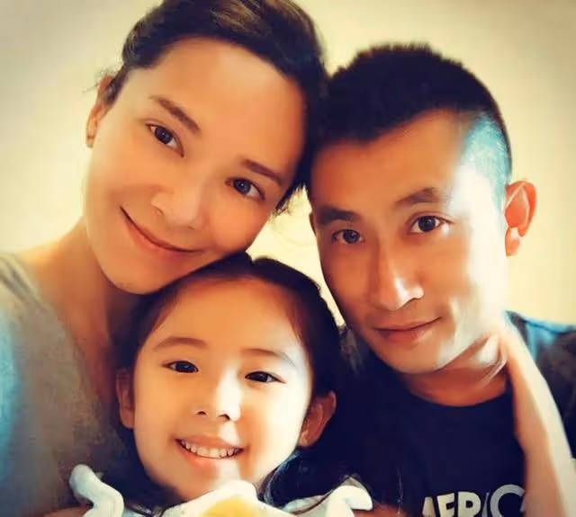 香港知名女星10歲女兒宣布出道!五官精緻演技獲贊,顏值不輸媽媽