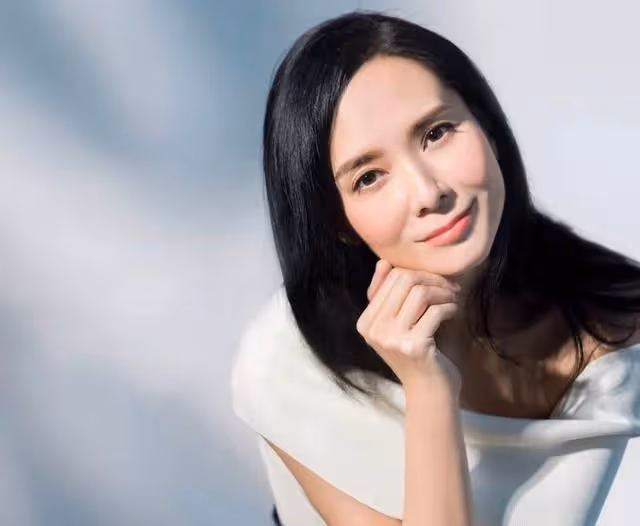 香港知名女星10歲女兒宣布出道!五官精緻演技獲贊,顏值不輸媽媽