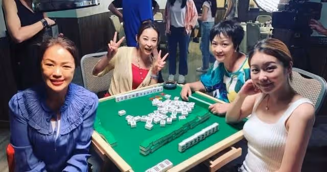 期待!TVB新劇《美麗戰場》終曬出花絮照,眾多女神雲集玩懷舊風