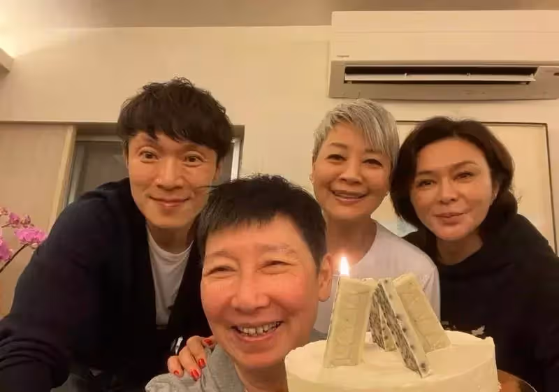 關之琳素顏近照曝光,異常蒼老令人大吃一驚,網友:沒人能拒絕老去