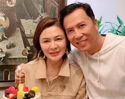 關之琳素顏近照曝光,異常蒼老令人大吃一驚,網友:沒人能拒絕老去