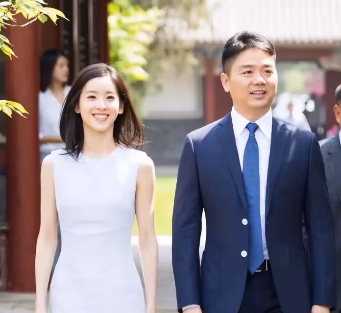 28歲坐擁1880億資產,「奶茶妹」章澤天的故事遠比你想像的更精彩