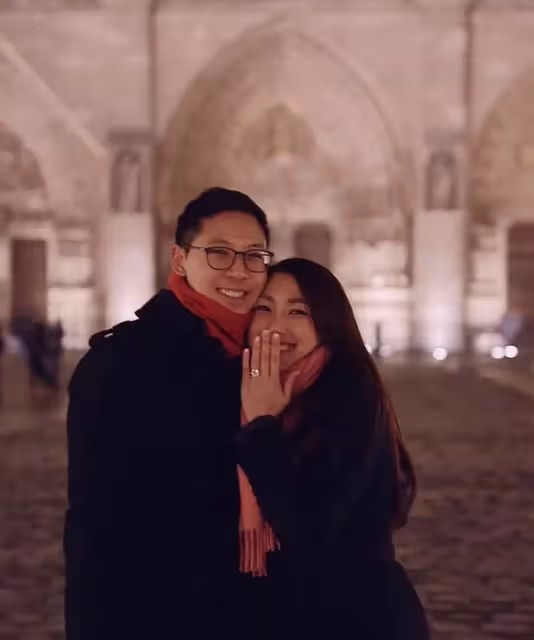 恭喜!秦沛女兒姜麗文大婚,夫妻兩人山中牽手親吻好浪漫,剛獲TVB大獎,網贊:青出於藍勝於藍