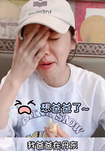 秋瓷炫於曉光過端午，端著盤子吃菜顯豪放，把包子皮給老公吃