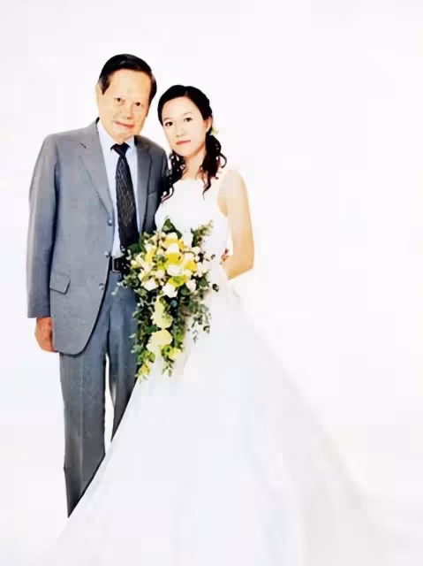 翁帆28歲嫁82歲楊振寧，堅持早睡早起18年，用心把丈夫照顧到100歲，繼子感嘆：她是個好女孩