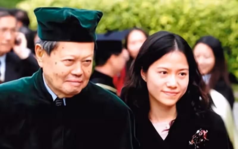 翁帆28歲嫁82歲楊振寧，堅持早睡早起18年，用心把丈夫照顧到100歲，繼子感嘆：她是個好女孩