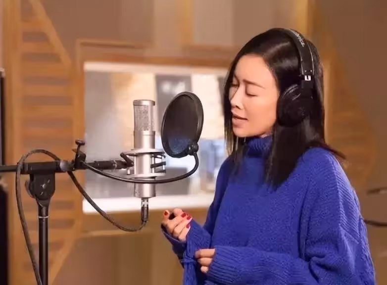 那英：為愛生下一子，分手後帶兒子嫁給男閨蜜，如今生活讓人羨慕