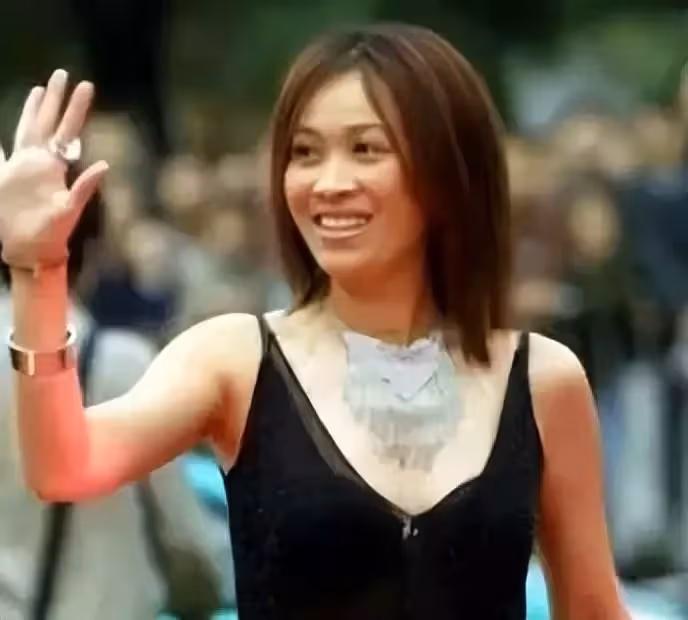 那英：為愛生下一子，分手後帶兒子嫁給男閨蜜，如今生活讓人羨慕
