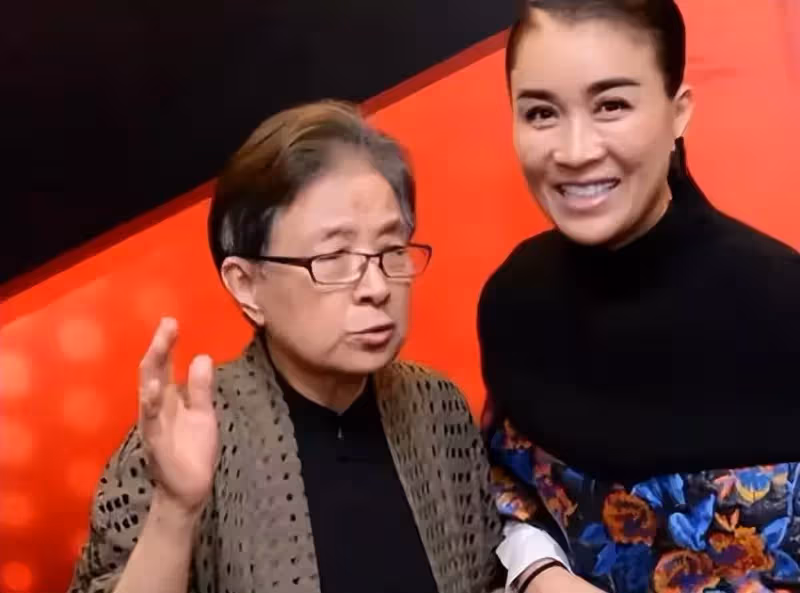 那英：為愛生下一子，分手後帶兒子嫁給男閨蜜，如今生活讓人羨慕