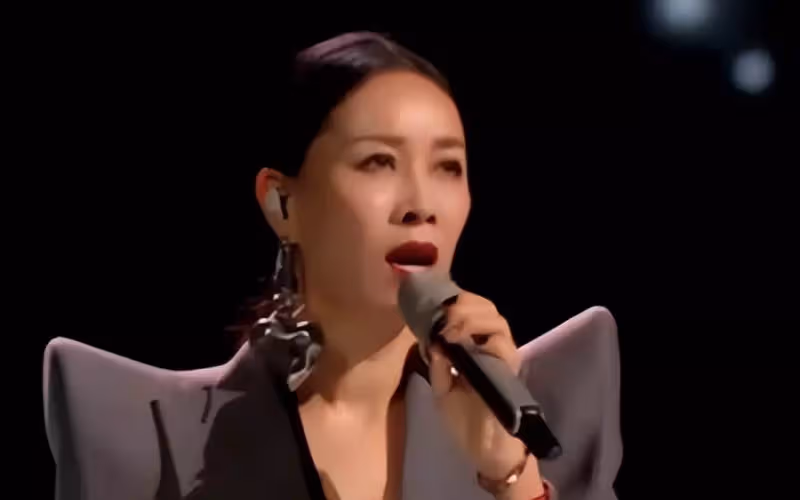 那英：為愛生下一子，分手後帶兒子嫁給男閨蜜，如今生活讓人羨慕