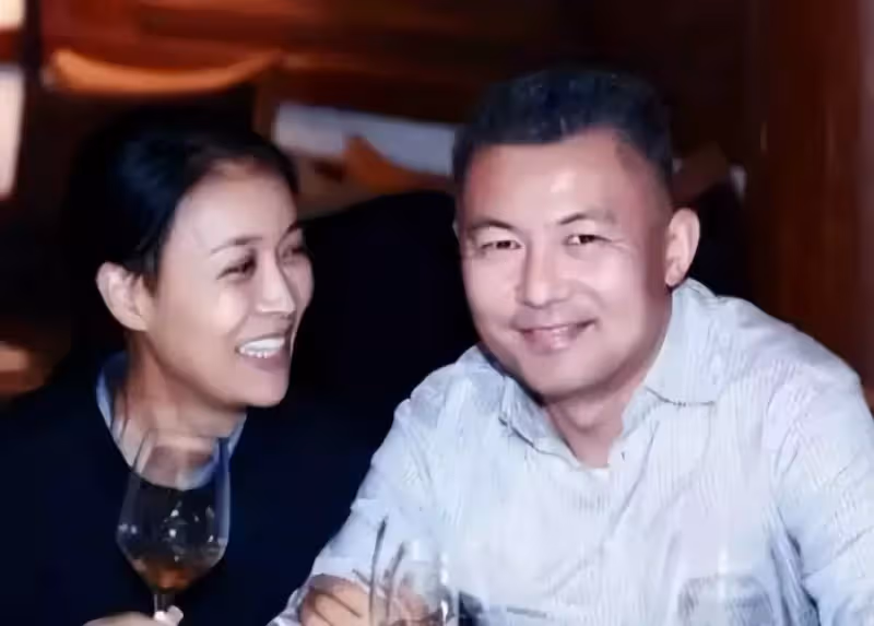 那英：為愛生下一子，分手後帶兒子嫁給男閨蜜，如今生活讓人羨慕