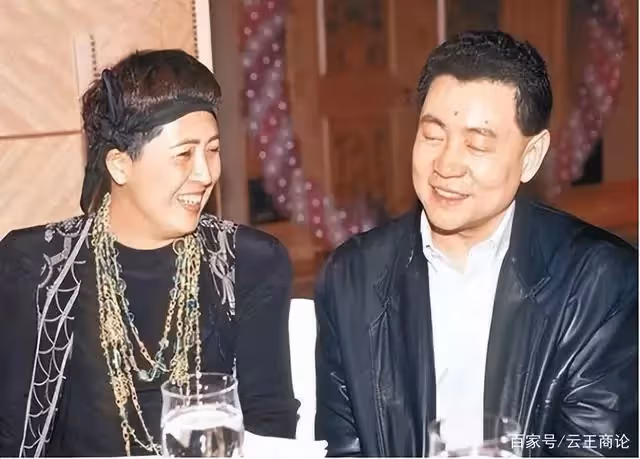 交往女星無數!69歲風流富豪「急需換腎續命」不惜花3億 後「娶捐腎人38歲女當老婆」再送百億家產