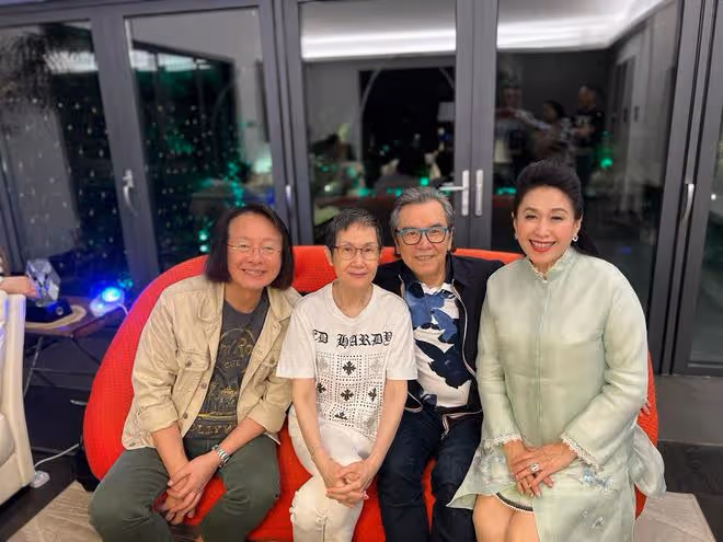 眾星為姜大衛慶生,75歲壽星喝到滿臉通紅,妻子穿百元衣服接地氣