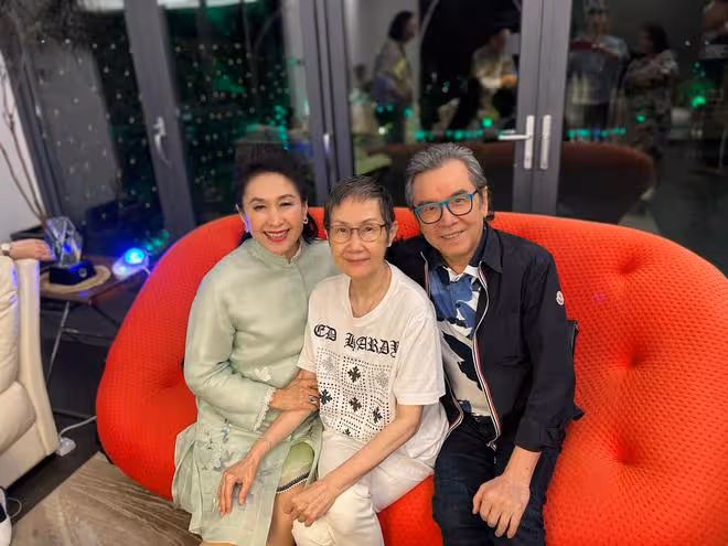 眾星為姜大衛慶生,75歲壽星喝到滿臉通紅,妻子穿百元衣服接地氣