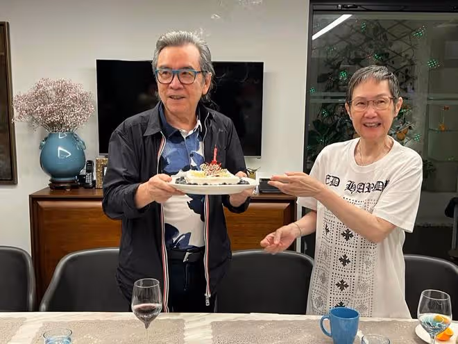 眾星為姜大衛慶生,75歲壽星喝到滿臉通紅,妻子穿百元衣服接地氣