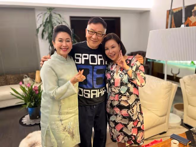眾星為姜大衛慶生,75歲壽星喝到滿臉通紅,妻子穿百元衣服接地氣
