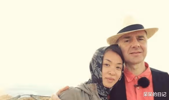 她曾是金星的妻子,離婚時丈夫已是女兒身,如今的她怎麼樣了